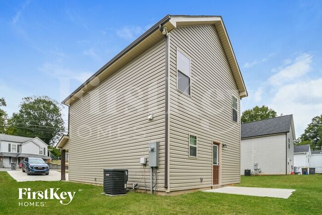 Building Photo - 1007A W A St