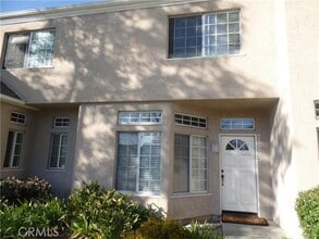 Building Photo - 28265 Paseo El Siena