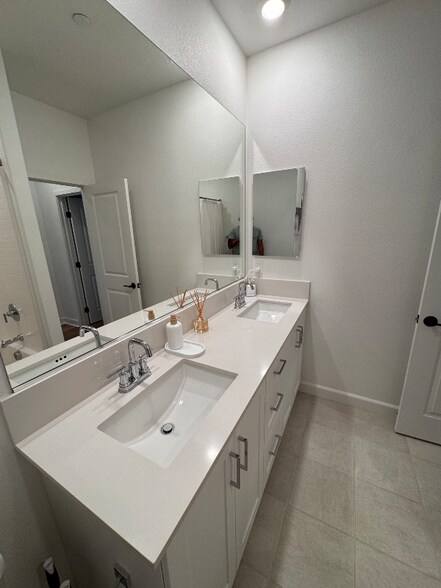 Building Photo - 849 Hana Ave