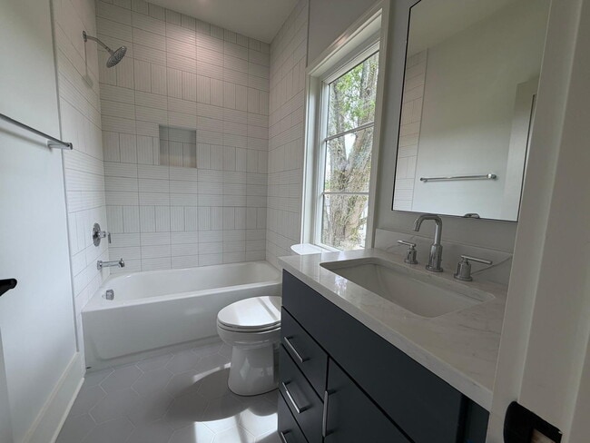 Building Photo - "Spacious and Elegant 4-Bedroom Home on Dover Avenue with 3.5 Baths and Nearly 3000 Sq Ft of Livi...