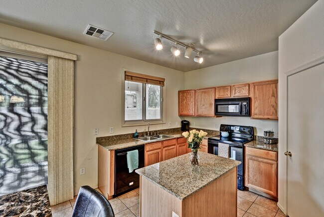 Building Photo - 17243 W Tara Ln