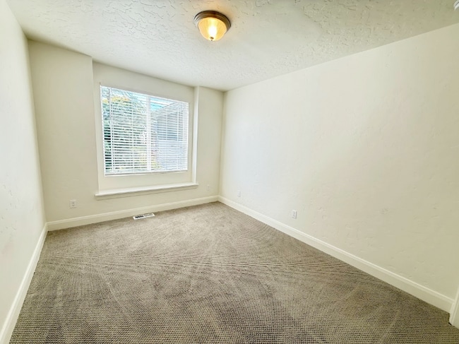 Building Photo - 1286 E Whig Dr