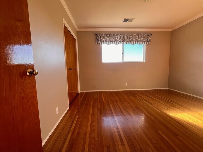 Building Photo - Spectacular Retro Home in a Rural Setting with Views and Space