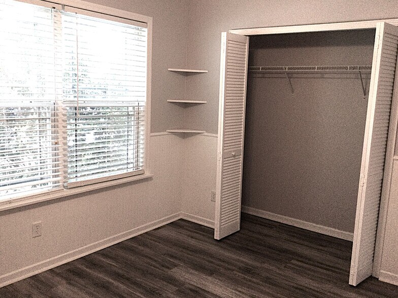 Building Photo - 422 Sea Breeze Dr