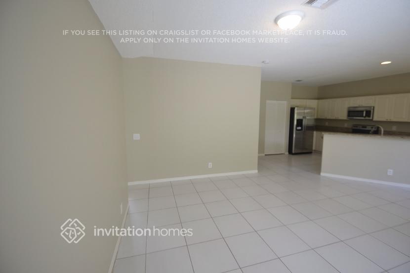 Building Photo - 6331 NW 80th Dr