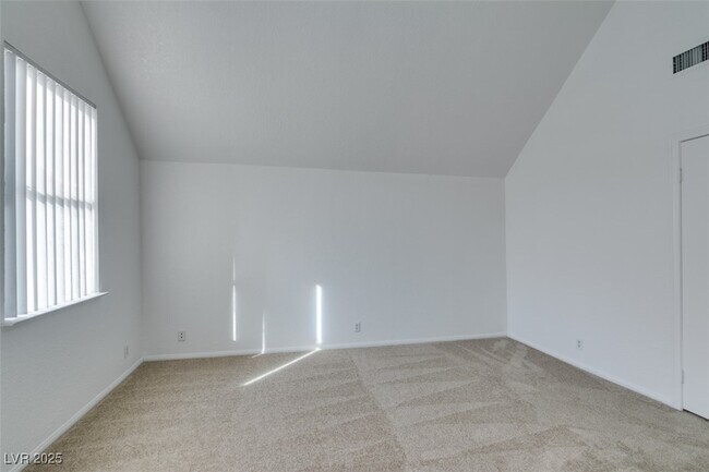 Building Photo - 4012 Grasmere Ave
