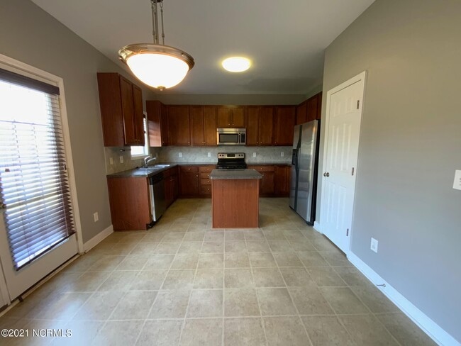 Building Photo - 237 Silver Hills Dr