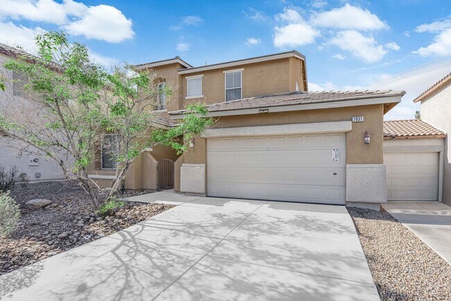 Primary Photo - Large 3 bedroom, 2.5 bath house!