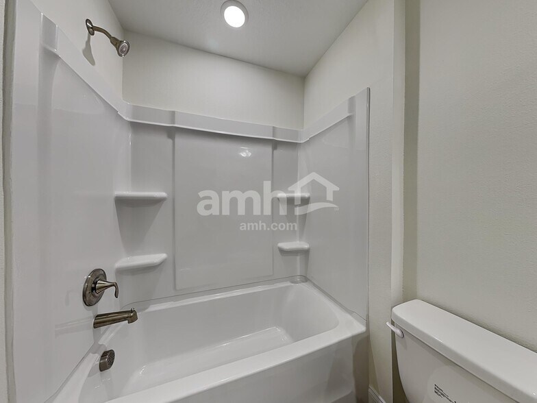 Building Photo - 5702 Oesterle Rd