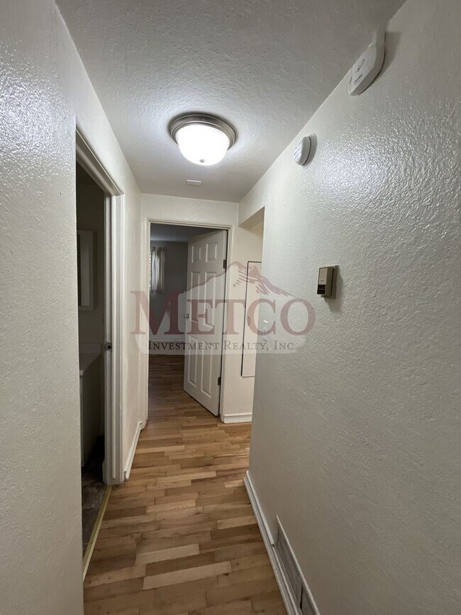 Building Photo - 07801