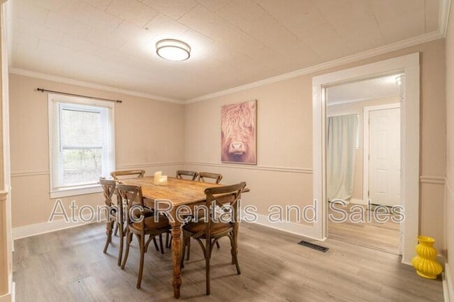 Building Photo - 703 W 2nd Ave