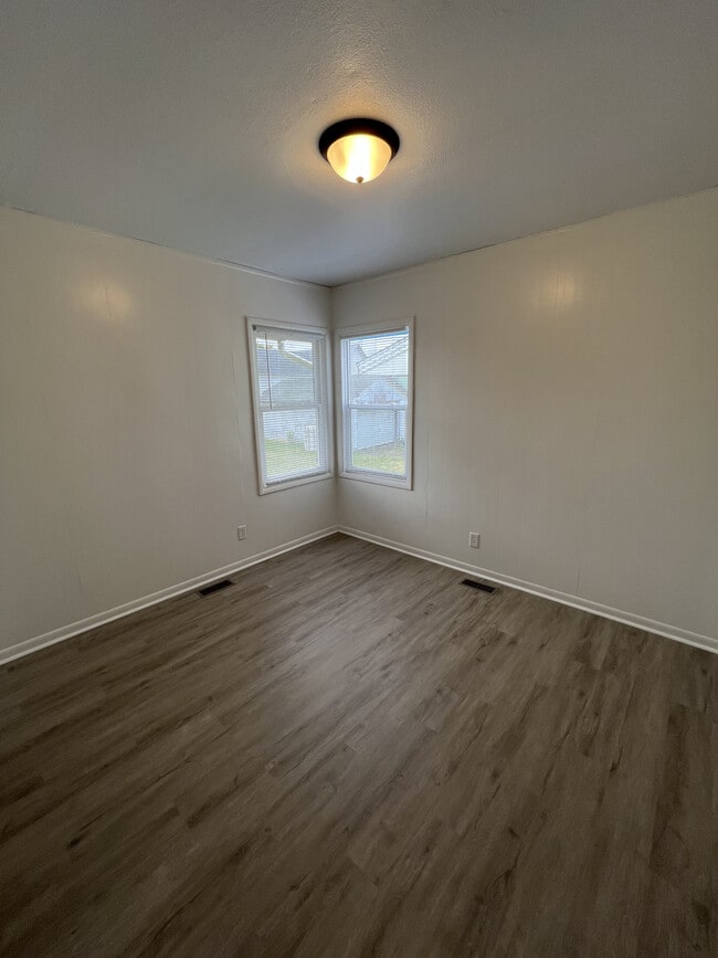 Building Photo - 1111 6th St