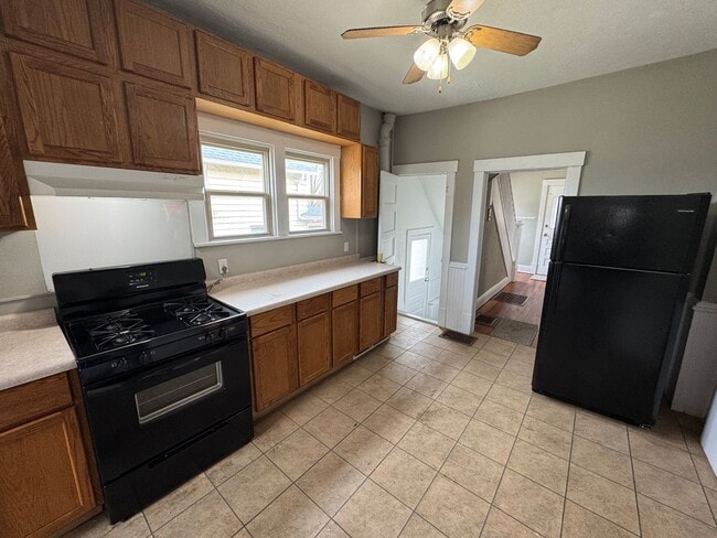 Building Photo - Spacious 2-Bedroom Home in a Quiet Neighbourhood!