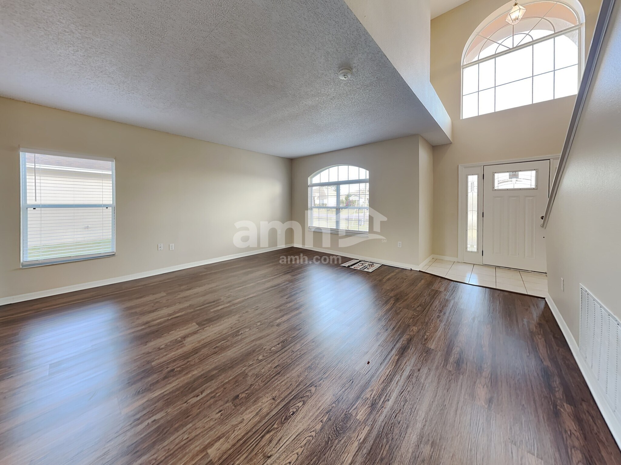 Building Photo - 330 Salmon Ct