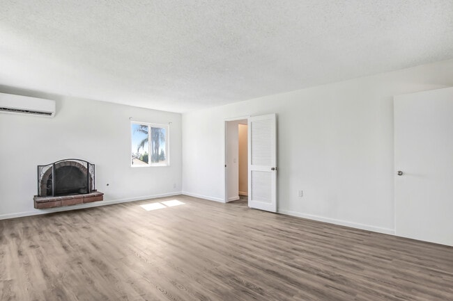 Building Photo - 1589 N O'malley Way