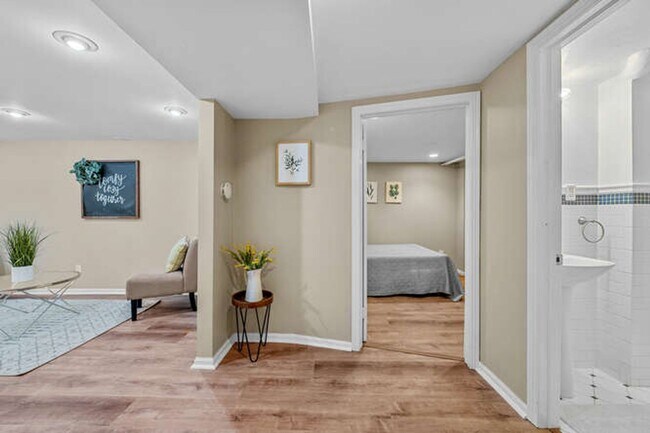 Building Photo - Updated 3-Bedroom, 2-Bath Home in the Hear...