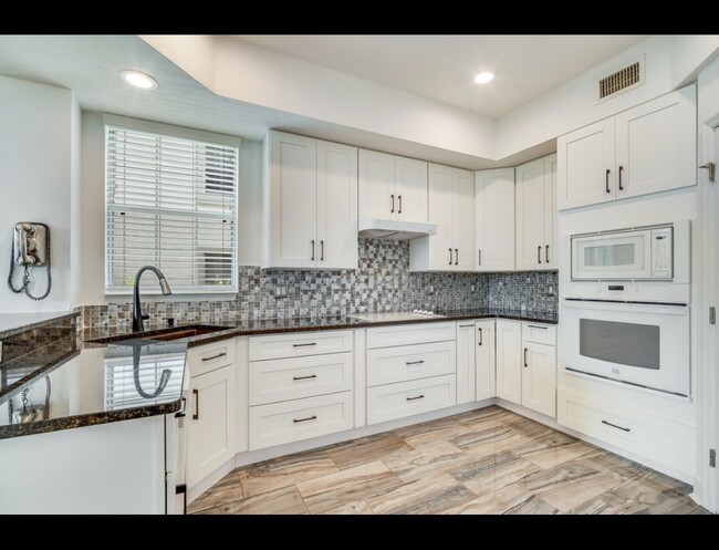 Primary Photo - 200 Riverfront Dr