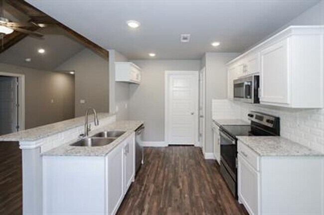 Building Photo - Beautiful Home in Rogers