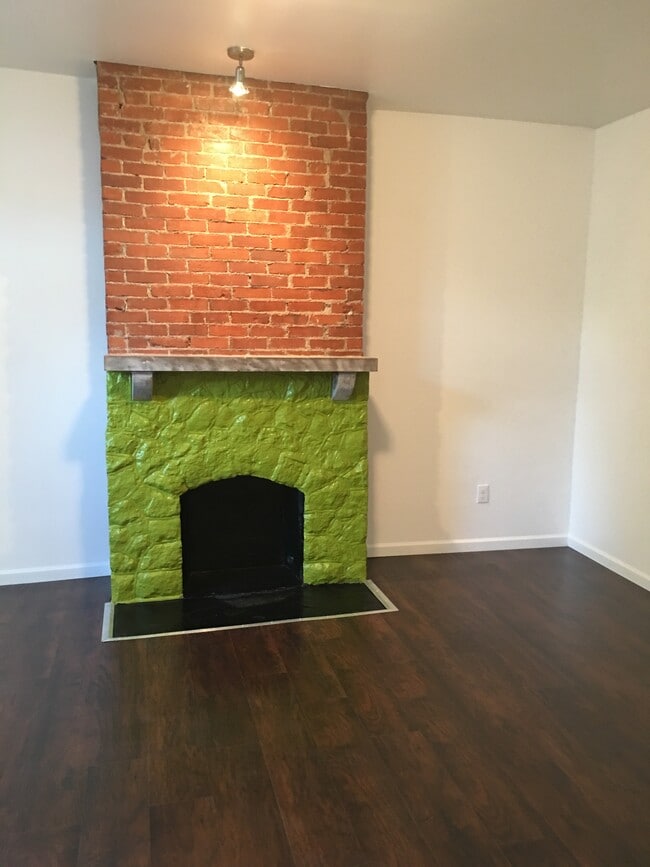 Building Photo - 3306 Iowa St