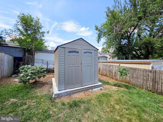 Building Photo - 5818 Fifer Dr