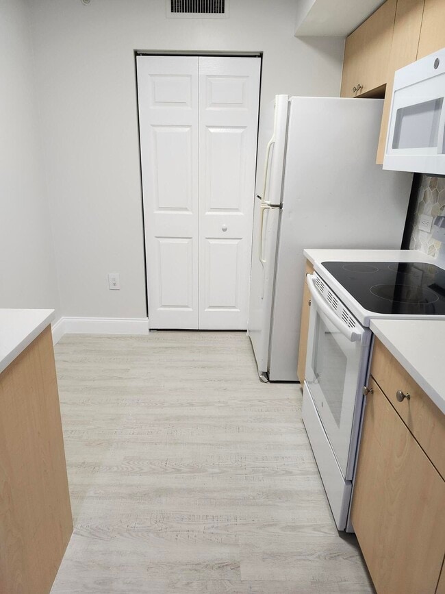 Building Photo - 505 Villa Cir