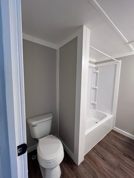 Building Photo - 2409 Swope Rd