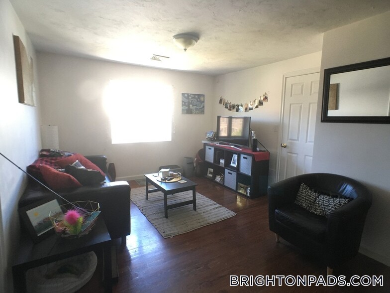 Primary Photo - 305 Summit Ave