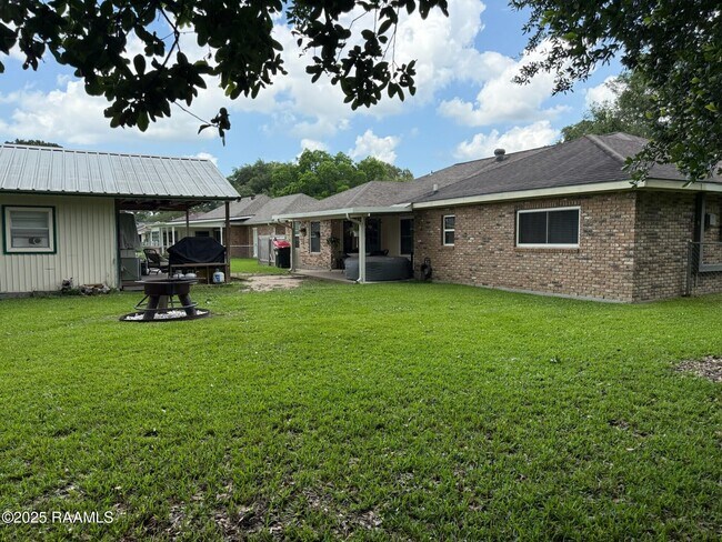 Building Photo - 111 Cajun St