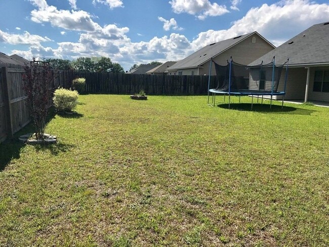 Building Photo - Spacious 3BR/2BA Home in Miller Farms with...