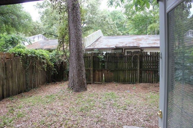 Building Photo - 7011 SW 17th Pl