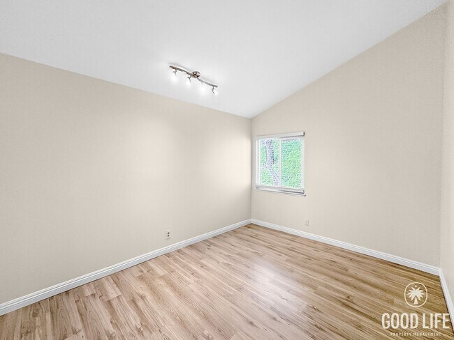 Building Photo - Beautiful 4Bd/2.5Ba Spacious Home in Mission Viejo w/Large Front & Back Yard!