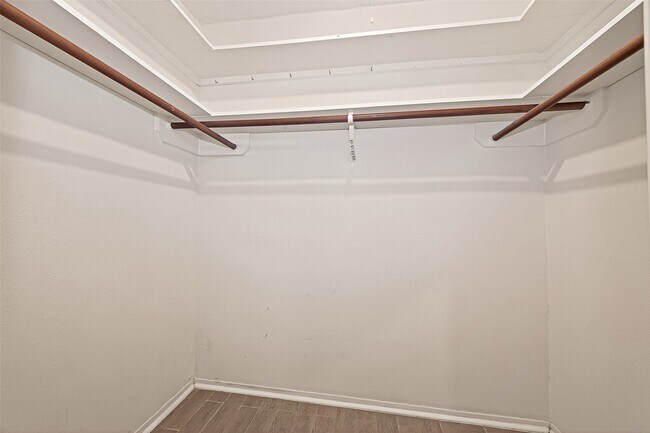 Building Photo - 13040 Greenway Chase Ct