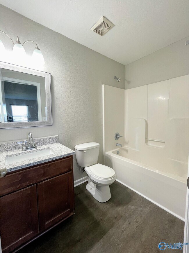 Building Photo - 200 Whitestone Dr NE