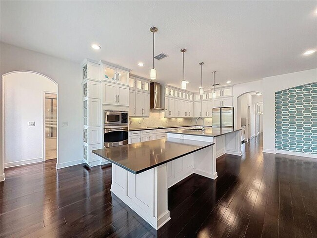 Building Photo - 10701 Laurel Vista Way