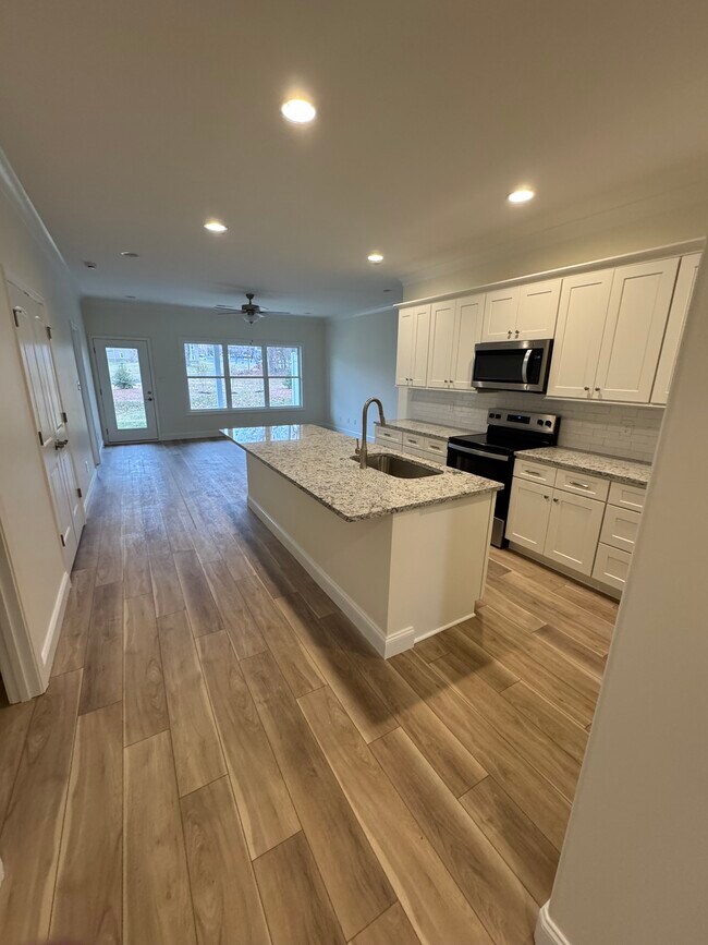 Building Photo - 1331 W Beaver Creek Dr