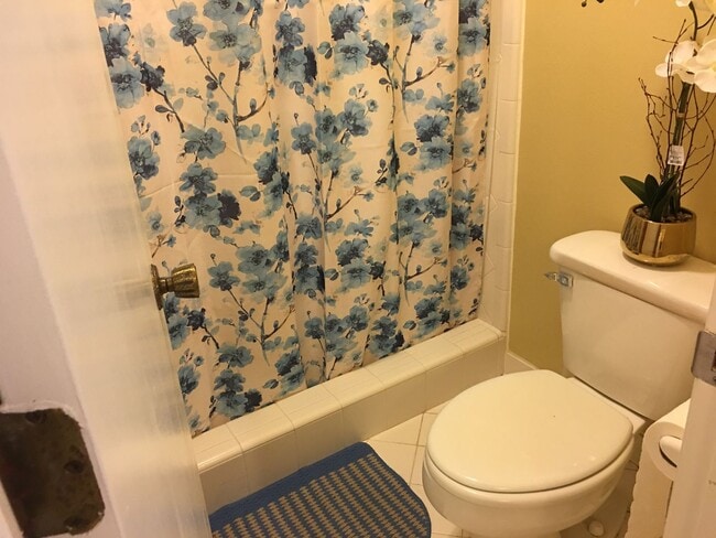 Building Photo - Turkey Creek Condo- Three Bedroom, Two Bath 1840 sf