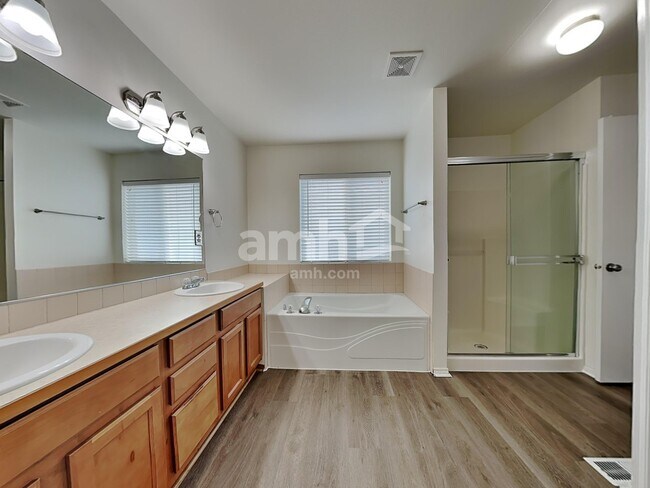 Building Photo - 18606 112th Ave E