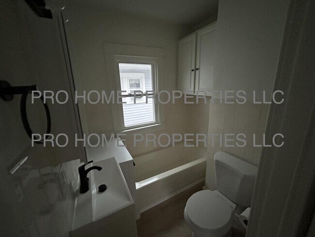 Building Photo - 400 Walton Ave