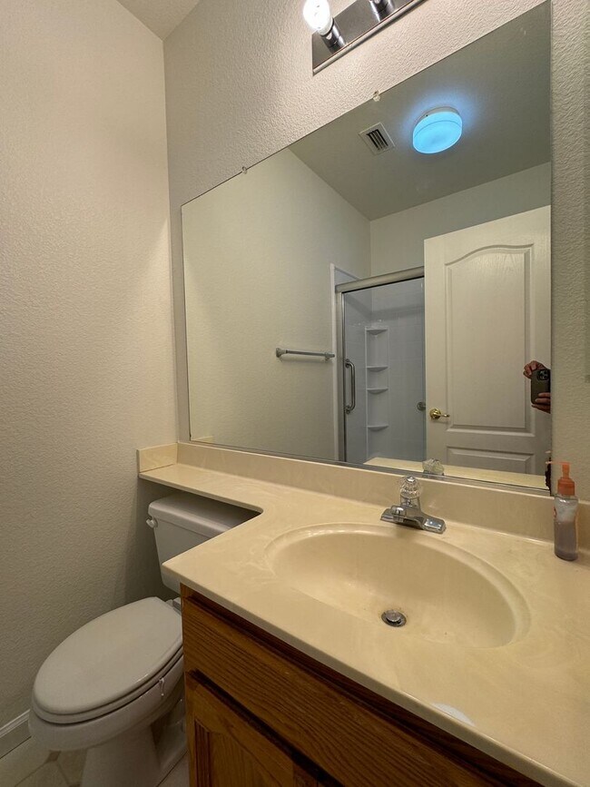 Building Photo - CLEAN AND COZY ONE STORY 3 BED, 2 BATH IN ...