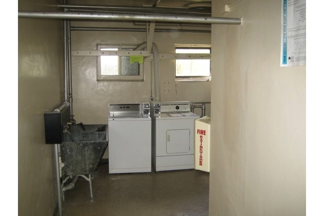 Laundry - Maxine Apartments