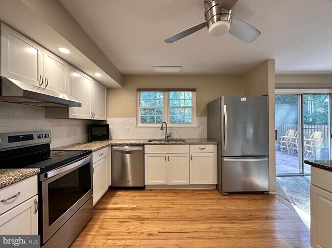 Building Photo - 6123 Martins Landing Ct