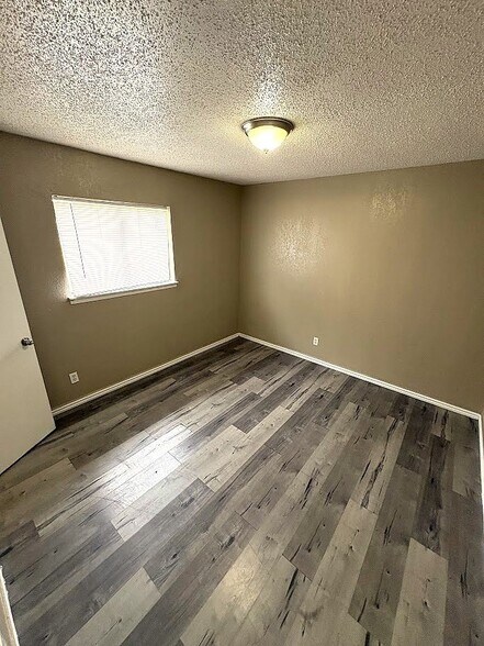 Building Photo - 1310 Bundrant Dr
