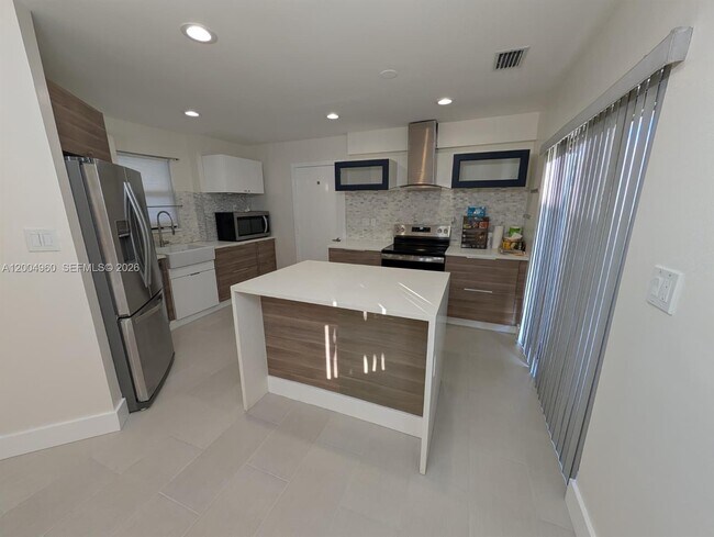 Building Photo - 640 SW 113th Terrace