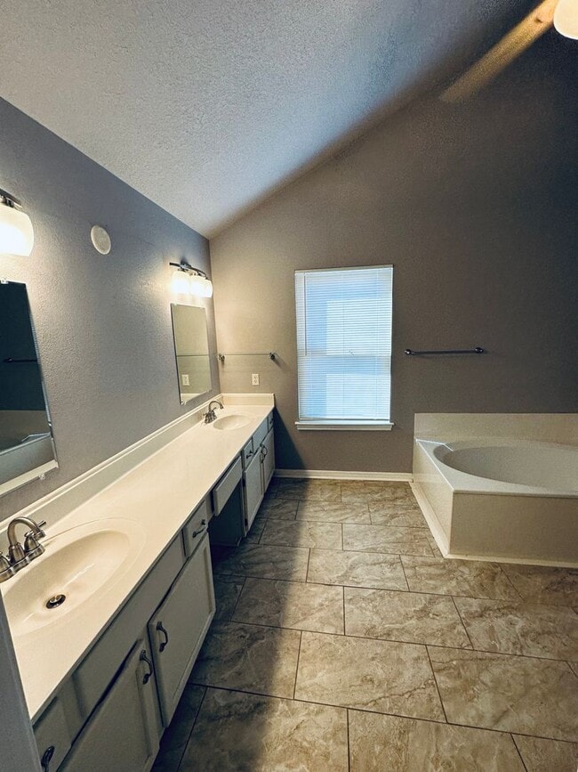 Building Photo - Cimarron Trails