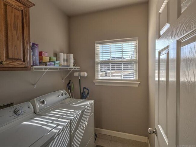 Building Photo - Located On The West Side Of Claremore - Provides Commuting To Work, Shopping, Schools & Restauran...