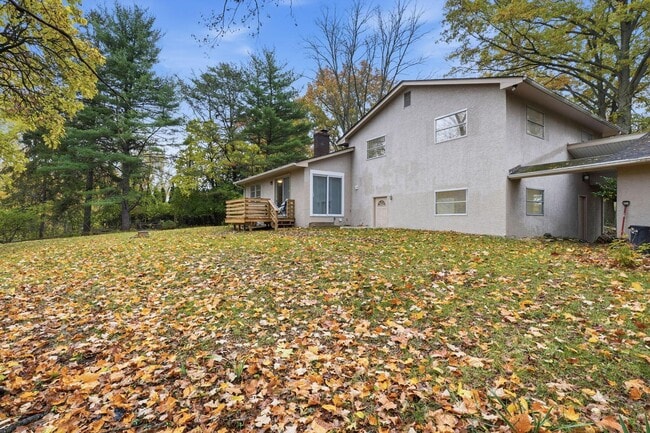 Building Photo - 4883 Stonehaven Dr