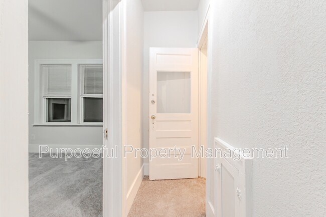 Building Photo - 1420 NW 22nd St