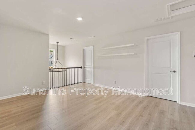 Building Photo - 113 Royal Black Heath