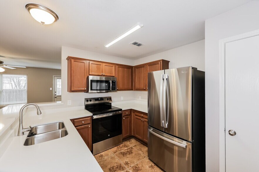 Building Photo - 1307 Luna Linda Dr