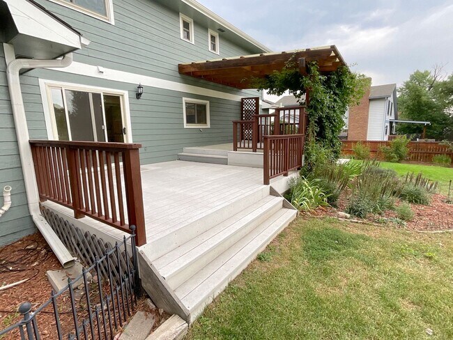 Building Photo - 4 Bedroom Home Available Near S Academy Bl...